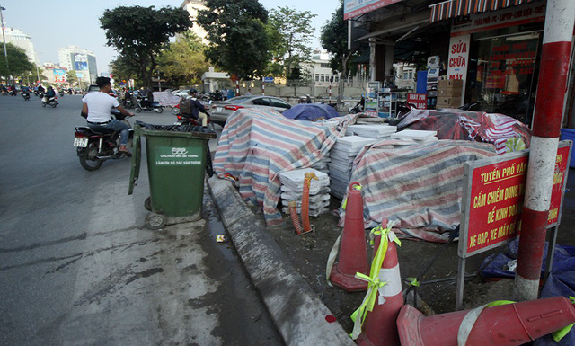 Hè phố Hà Nội ngổn ngang vì đá lát bền 70 năm